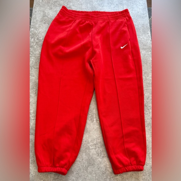 Nike Women's Red Sweatpants - Picture 6 of 7